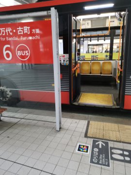 ナビレンスが設置された新潟駅バスターミナルの様子