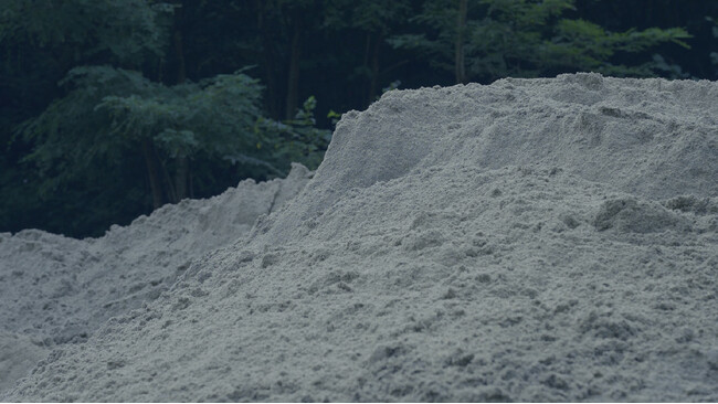 北アルプス・上高地 大正池の天然白砂「上白砂（KAMI-HAKUSA）」、浚渫（しゅんせつ）事業の現場から生まれたプロダクトが誕生。