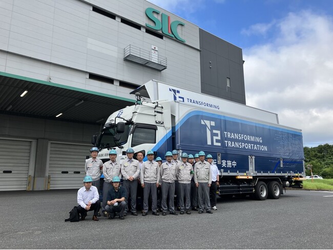 化学業界で初　住友化学グループとT2、自動運転トラックを用いた商用運行を開始