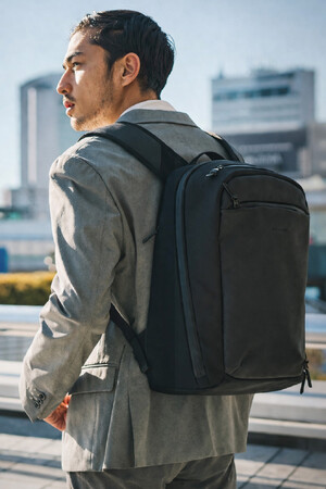 【防水×本革】仕事も移動もスマートにこなす。BROSKI AND SUPPLY、新作バックパック「Explorer daily Edge」発売。