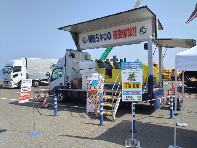 【JAF福井】羽水高校の交通安全活動にシートベルト効果体験を実施