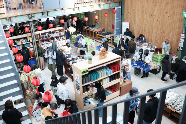 毎年来場者数2万人超、波佐見焼メーカー「マルヒロ」のガレージセールが4月28日(火)より開催！｜最大70%OFFの陶器市イベント