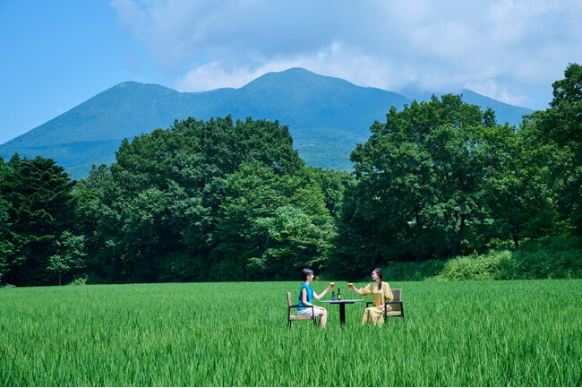 【リゾナーレ那須】広大な田んぼの中央で乾杯！クラフトビールと自家製ピクルスを楽しむ「田んぼビアガーデン」今年も開催