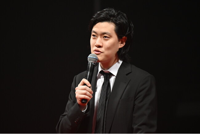 バンタン入学式2026に霜降り明星・粗品氏がサプライズゲストとして登場