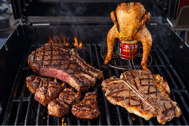 【GW初日、大阪ベイのホテル屋上で豪快肉三昧！】4月29日「肉の日」に、ビア缶チキンとトマホークが並ぶ限定セットを29％オフで販売開始