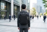 体感重量を40％軽減する「無重力リュック」が洋服の青山から新登場
自動車の“サスペンション構造”技術を応用