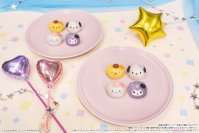 サンリオの人気4キャラクターがお祝いの王冠を身につけて食べマスモッチに登場！
