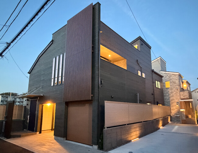 【竣工のお知らせ】大理石調デザインが彩る新築戸建2棟が祖師谷1丁目に誕生！