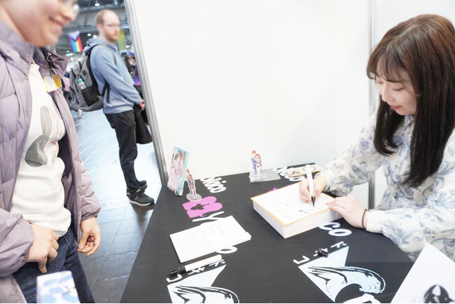 約31万人動員の欧州最大級「ライプツィヒ・ブックフェア 2026」にて、漫画家・嶋永ののサイン会が盛況-欧州市場でのIP展開に手応え