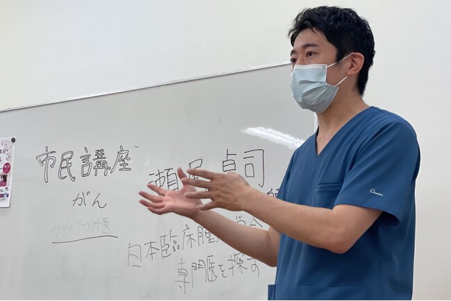 一部のがんは治せる時代に。それでも「がんとともに生きる暮らし」は、医療の外に置き去りにされている。がん専門医が、現場で見てきた課題から「ターコイズ地域がんデー」（4月25日）を制定