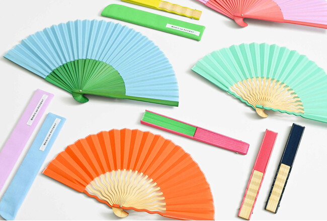 BASIC AND ACCENT×西川庄六商店のコラボレーションによる別注カラーの扇子が登場。4月10日(金)より全国のBASIC AND ACCENT店舗・オンラインストアにて販売開始。