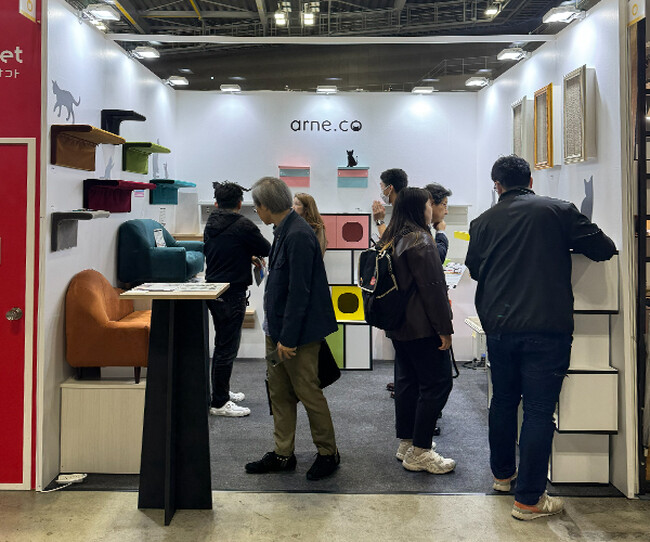 【イベントレポート】6万人以上が来場した「第15回インターペット」で、家具メーカーarneの猫家具ブランド「arneco（アーネコ）」が新作を披露。