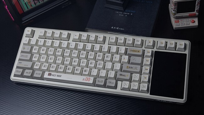 AULAメカニカルキーボード「L99」が日本市場に本格上陸。3.98インチIPSスマートディスプレイ搭載で多機能な視覚的インタラクションを実現
