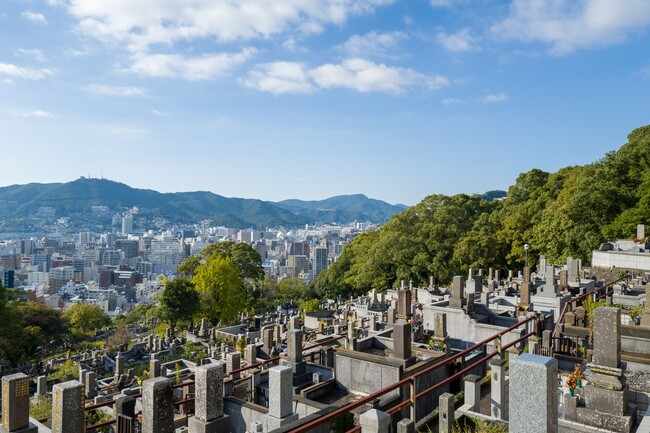 墓じまいに伴う離檀料の実態調査｜支払った人は76.00％、金額は10万円～50万円未満が中心、42.00％が困りごとを経験【わたしたちの墓じまい】