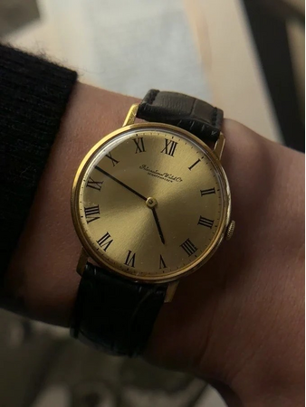 ヴィンテージ時計店「PRINCIPE PRIVE - Epoca d’Oro」に、気品を纏う IWC R2500 18Kイエローゴールド 、フル表記文字盤の希少な1本が入荷。