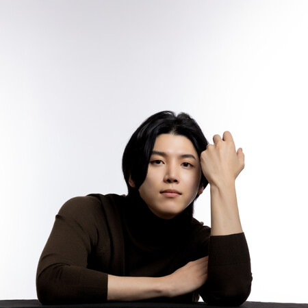 日韓エンタメの現場を知る松岡セナ、独立後の歩みを加速 Hyeokセカンドシングル「Hand in Hand」に込めた“つながり”と“一歩の勇気”とは