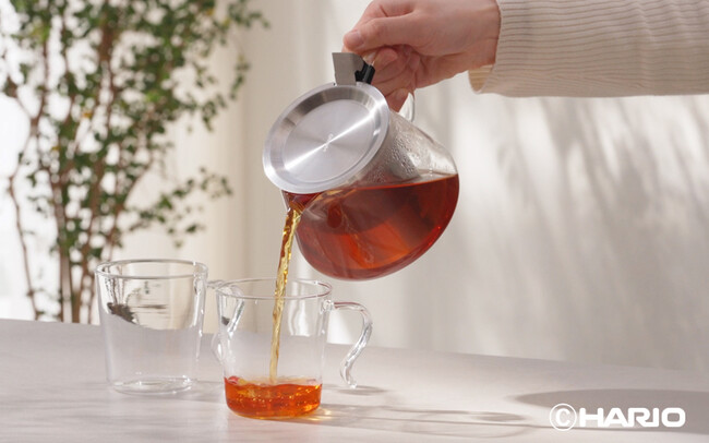 所作が変わると、一杯が変わる。片手で注げるティーポット「CLEAR BREW POT」新登場