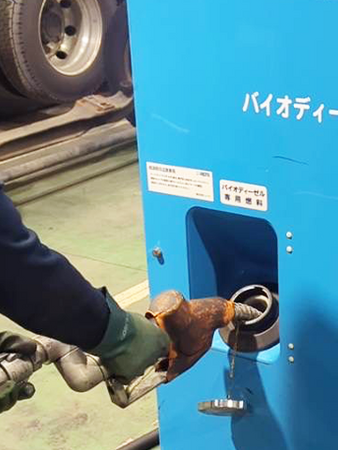 産業機械・建設機械総合レンタル「レント」バイオディーゼル燃料B100専用バックホウ、発電機をレンタル開始