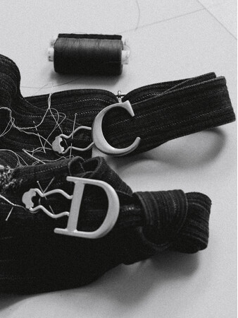 【Dior】エセル・ケインが『COACHELLA 2026』のパフォーマンスで着用したルックのサヴォワールフェールを公開