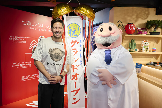 メキシコ発人気キャラクターDr.Simiが渋谷に初上陸！POPUPストア開幕を華やかに宣言、Dr.Simiとくまモンによるダンスコラボで会場熱狂！