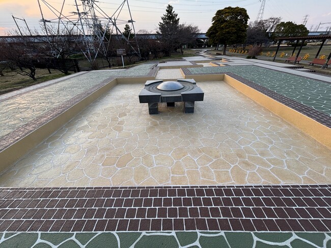 埼玉県久喜市で「公園が蘇る」マットスプレー施工が完了ーー老朽化した公園の床が見違えるほど美しく--