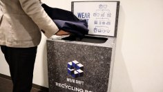 終わらない服をつくろう。青山商事「WEAR SHiFT」プロジェクト
回収したスーツのポリエステルを再利用した「ウエアシフトスーツ」を発売