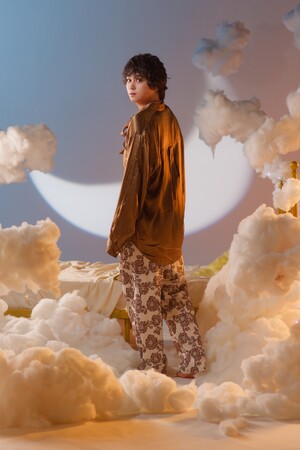 佐奈宏紀、1st写真集『夢中』が発売決定！「僕の頭の中の世界を表現したような写真集」発売記念イベントも