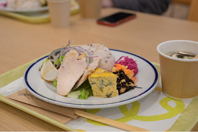 新潟県庁内に、ウェルビーイングを地域の食で支える新たな拠点「SUZUWEILL」がオープンします
