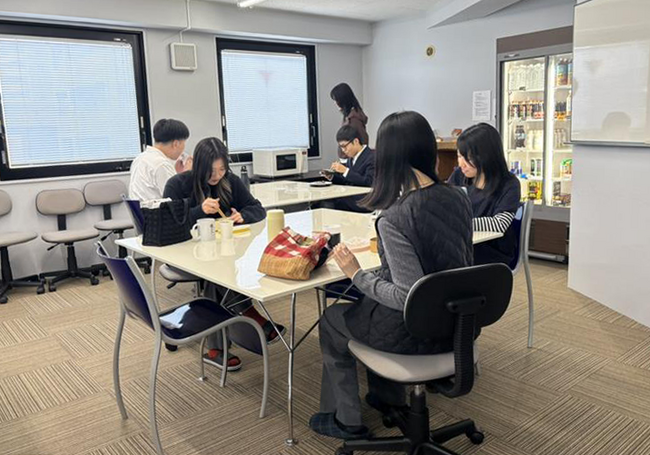 ネオレックス、食事補助を月額3,500円から7,500円へ引き上げ-2026年4月施行の法令解釈通達の改正に対応-