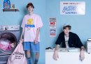 左) Tシャツ 9,680円、ショートパンツ 18,700円、キャップ 9,900円、ソックス 5,280円 ／ 右) シャツ 15,400円、Tシャツ 7,700円、キャップ 9,900円 (全て税込)