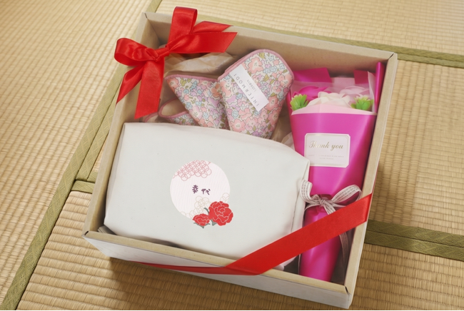 【ココロを贈る 名入れギフトOkulu】かわいすぎない母の日という新提案。落ち着いた大人の女性に贈る「なごみ花づくしギフト」新発売