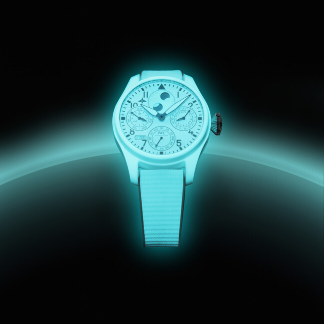 IWCシャフハウゼンが「パイロット・ウォッチ」コレクションにセラリューム(R)テクノロジーを採用し、“異なる2つの表情”を持つウォッチを発表
