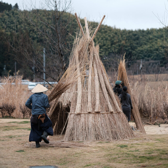 【特別開催ワークショップ】 遺伝子が喜ぶカヤブキ体験！！カヤブキ屋根職人とつくる、カヤブキ小屋づくり体験を4月29日（水・祝）の1日限定で開催が決定！　2026.04.29 Wed