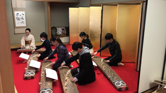 【箏・三味線・唄・いけばなを体験】神田外語大学で日本の伝統文化に触れる公開講座を開講