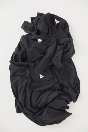 黒T専門店「#000T」×最高峰カットソーブランド「FilMelange」、共同制作した黒Tシャツを4/17(金)より数量限定販売