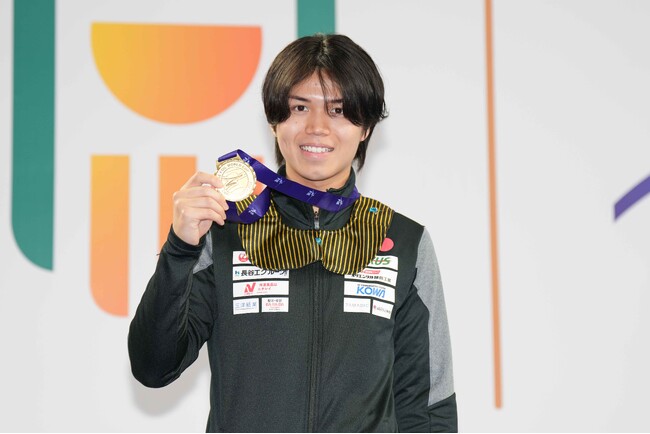 フェンシング　男子フルーレ・ワールドカップ個人戦で 飯村一輝選手が金メダル獲得！