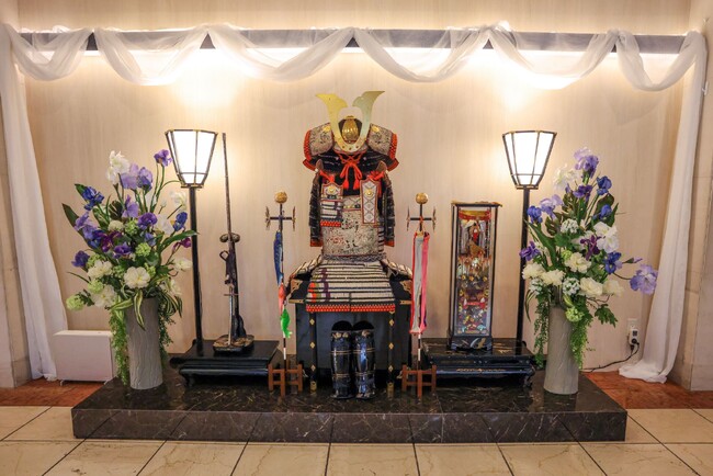 【横浜桜木町ワシントンホテル】鎧兜のフォトスポットでおもてなし「こどもの日フェア」5/4・5開催　～お子さま限定でプレゼント～ステーショナリーセット／ポーチ入りハンカチタオル