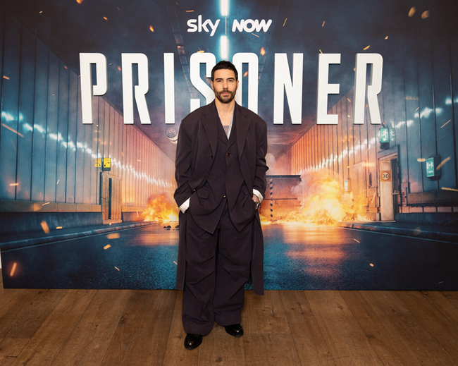 【ルイ・ヴィトン】タハール・ラヒム、「Prisoner(原題)」のプレミアにルイ・ヴィトンを着用
