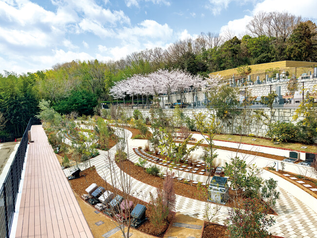 神戸市北区の神戸三田メモリアルパークに樹木葬新エリア「ひだまりの丘ライフガーデン」が4月25日にグランドオープン。