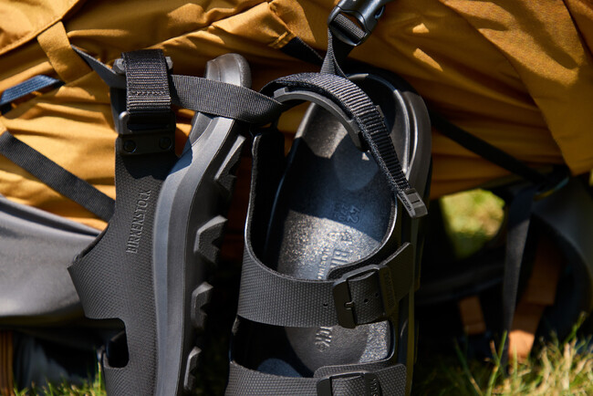BIRKENSTOCKがバックストラップのイノベーション、MOGAMI TECH LOOPを発表。