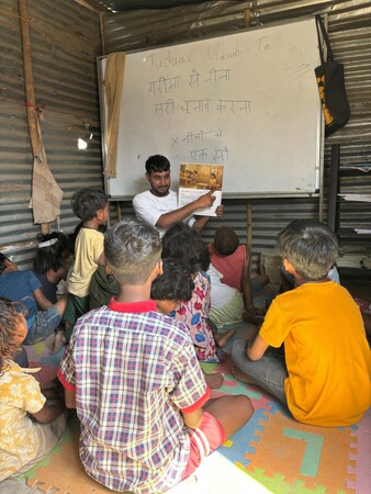 インドの貧困地域で、尊厳と正しい選択を学ぶ新たな教育活動「Garima Class」を開始