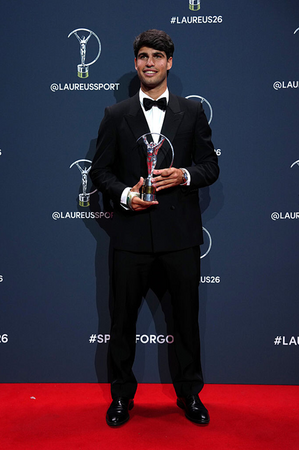 【ルイ・ヴィトン】カルロス・アルカラス、年間最優秀選手賞を受賞したローレウス・ワールド・スポーツ・アワードにてルイ・ヴィトンを着用