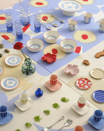 ［マリメッコ]初夏の食卓を華やかに彩るライトブルーのウニッコホームコレクションが登場。全店にてブランドフェアも開催。