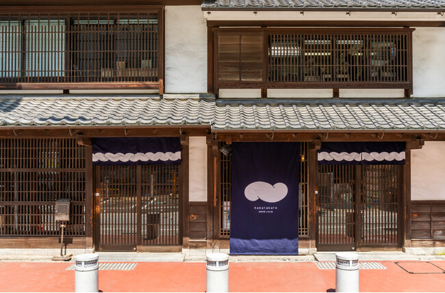 櫛田神社参道にある博多町家ふるさと館物産棟「hakatakara （ハカタカラ）」が１周年を迎えます