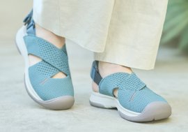 「フォートゥースリーデザインズ」 2026年春夏・サンダル