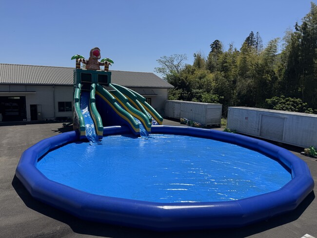 巨大恐竜スライダー「ジャイアントディノウォーターパーク」のレンタルを開始 ー 夏のイベント集客と回転率の課題を解決