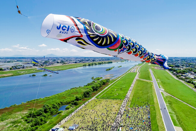 【加須市】全長100メートル、世界一の大きさを誇る「ジャンボこいのぼり????」が加須の大空へ！「第17回 加須市民平和祭」を開催