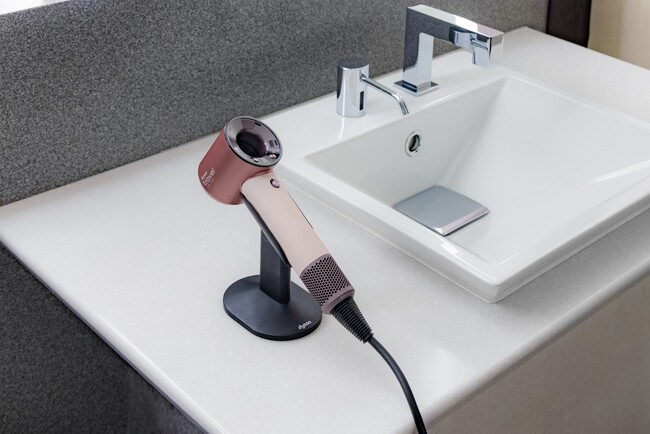 「Dyson Supersonic(TM) Travelヘアドライヤー」を羽田・成田空港のANA SUITE LOUNGEに導入