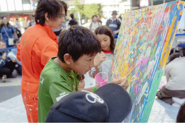 ≪Hareza池袋×STUDIO201≫「Kids = Artists ～すべてのキッズはアーティスト～」開催 ～子どもたちの無限の可能性とアーティストの感性が融合する即興アート公開制作～