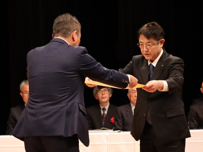 霧島酒造が熊本国税局主催の酒類鑑評会の本格焼酎部門・一般酒の部で宮崎県から1蔵のみが選ばれる「優等賞製造場代表」に選出。